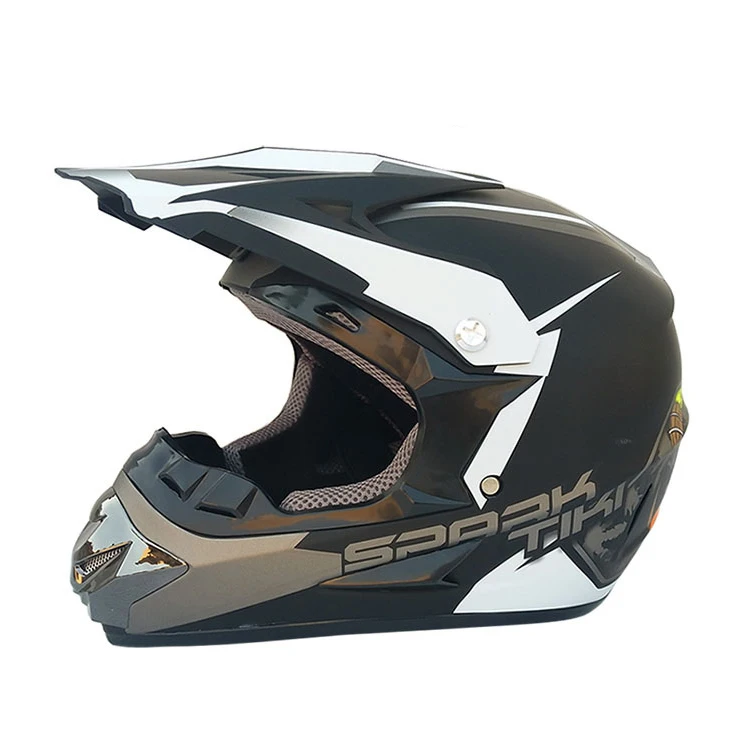 

Four seasons helmet for motorcycle outdoor sports