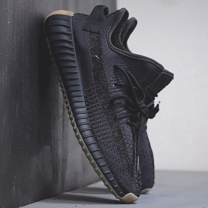 wholesale New arrival night light men yeezy 350 v2 fly knit men's fashion sneakers
