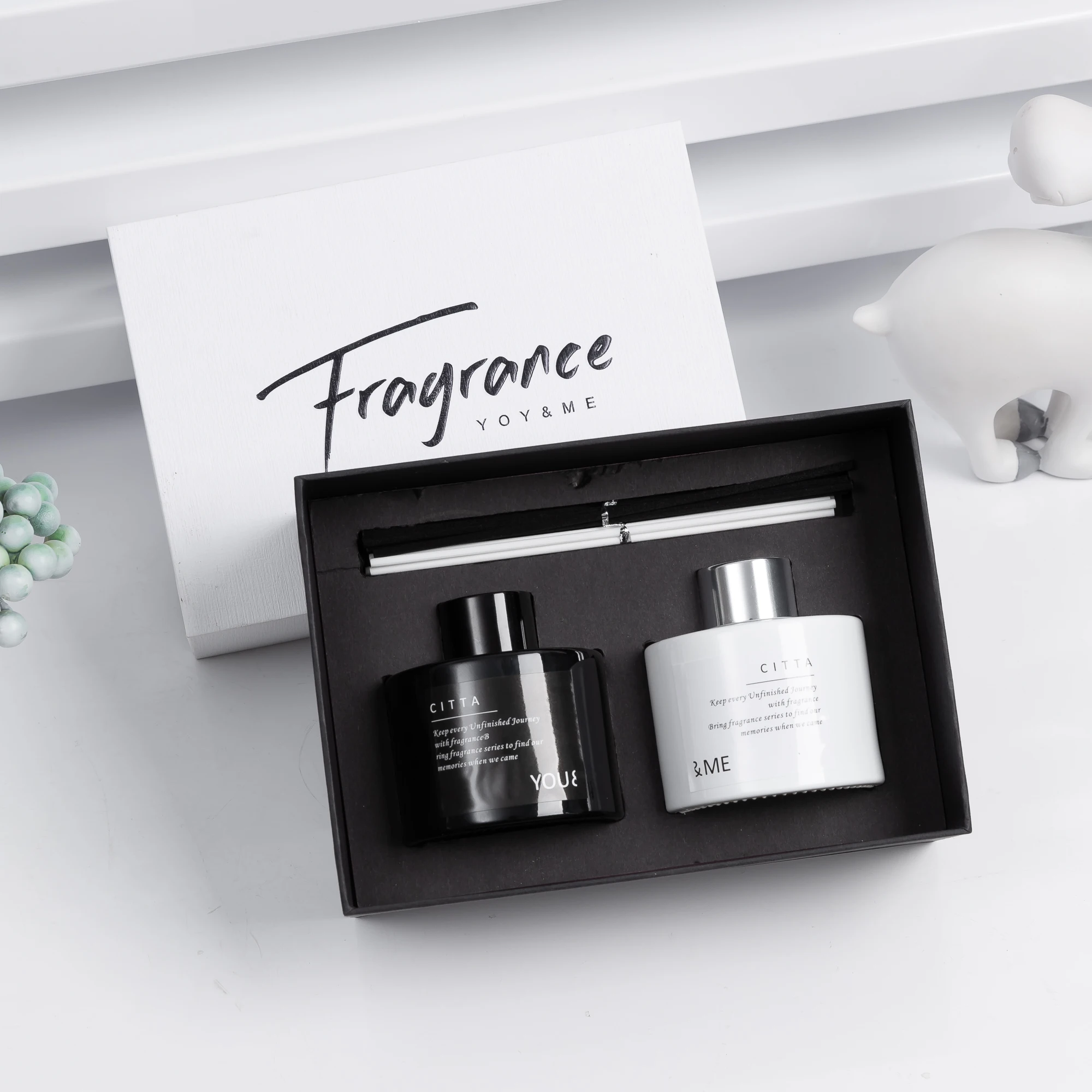 

2PIECE Pack White Black Reed Diffuser Set with Gift Package