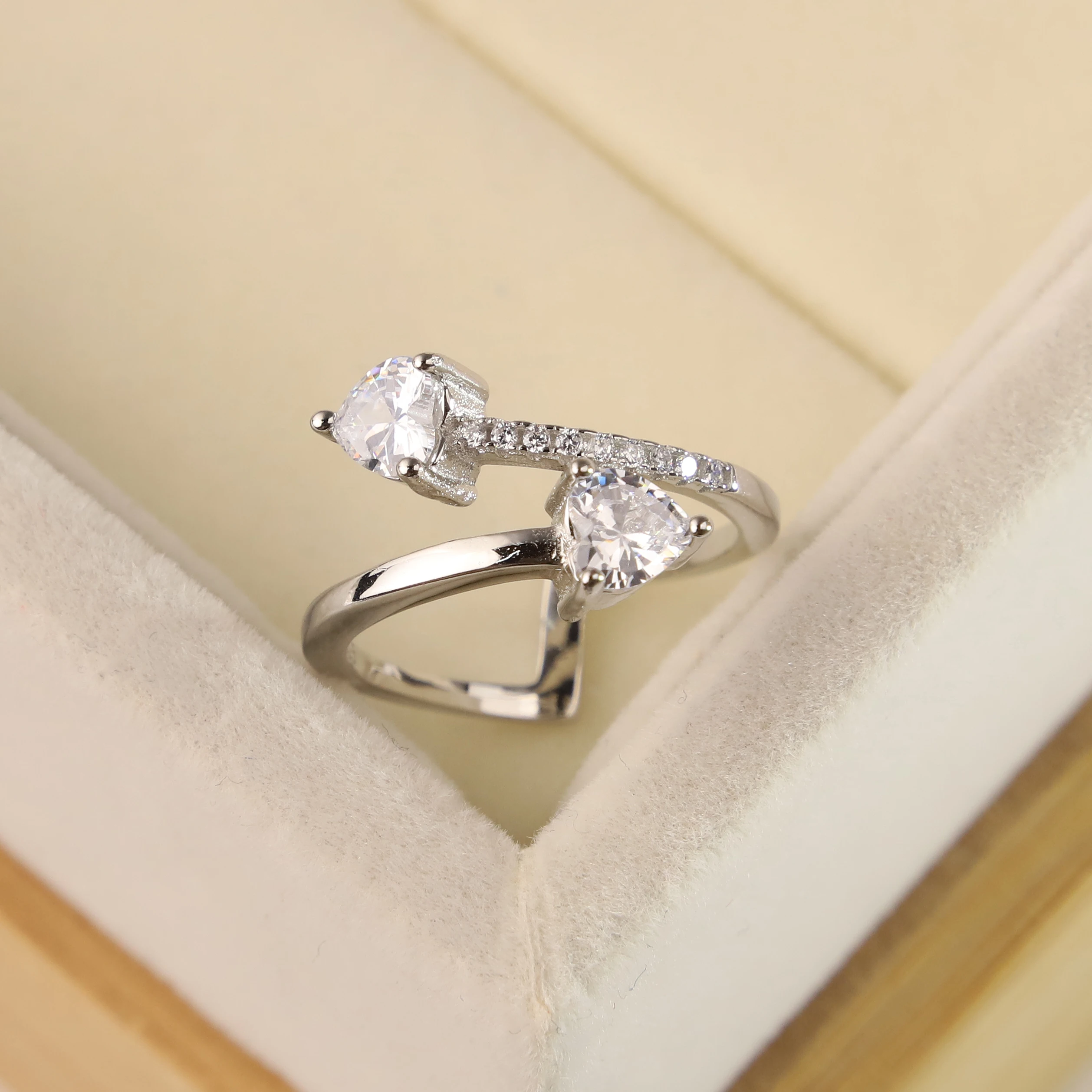 

Korean fashion simple double heart-shaped ring S925 silver female diamond heart-shaped zircon creative personality open ring