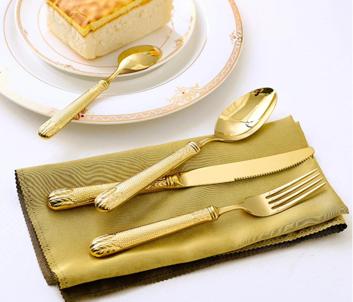 Royal Stainless Steel Flatware Gold Plated Spoons Forks And Knives Cutlery Set For Events