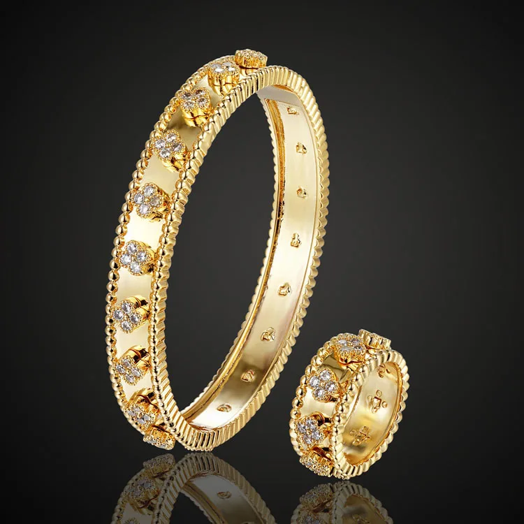 

Amazon Hot Sale Luxury Women Zircon Jewelry Four-Leaf Clover 18K Gold Bangle Bracelet, As picture