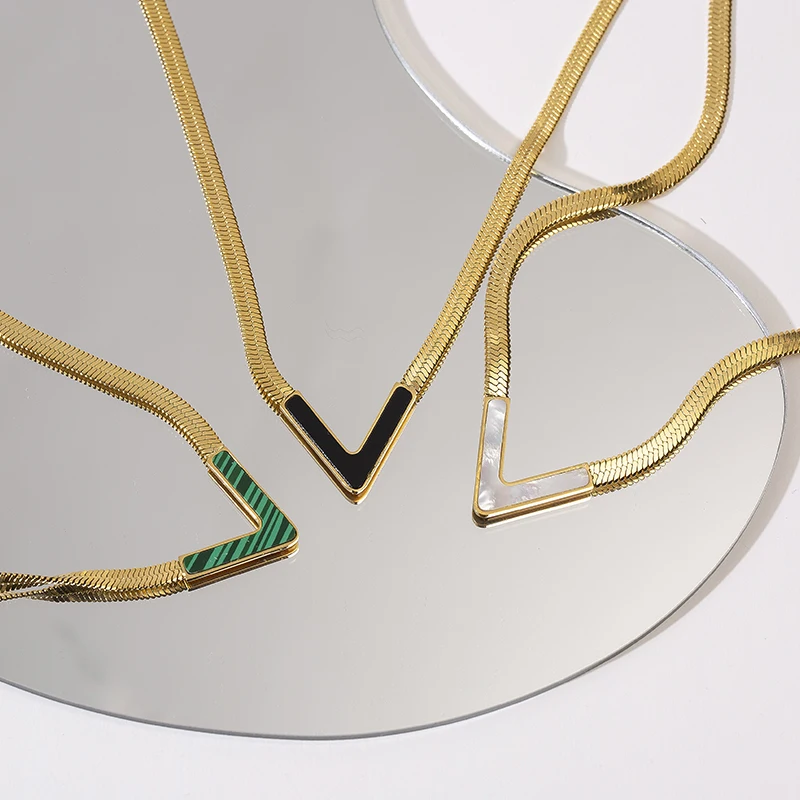 

V-shaped black shell green malachite white shell flat snake chain personalized fashion stainless steel 18k gold necklace