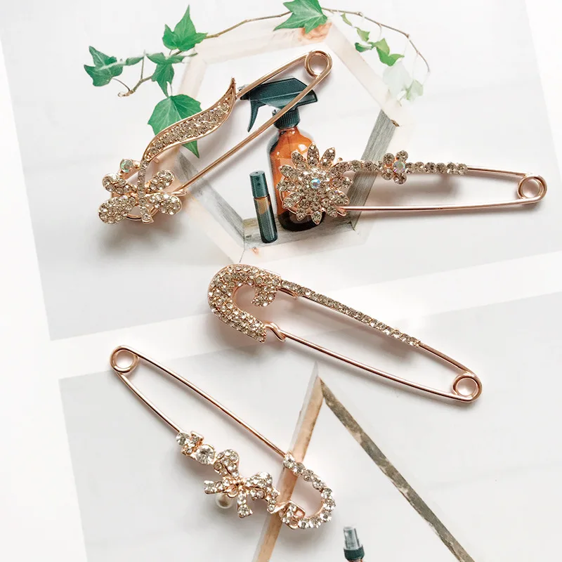 

Fashion  Enamel Brooch Metal Alloy Lady Pearl Pin Brooch, Gold