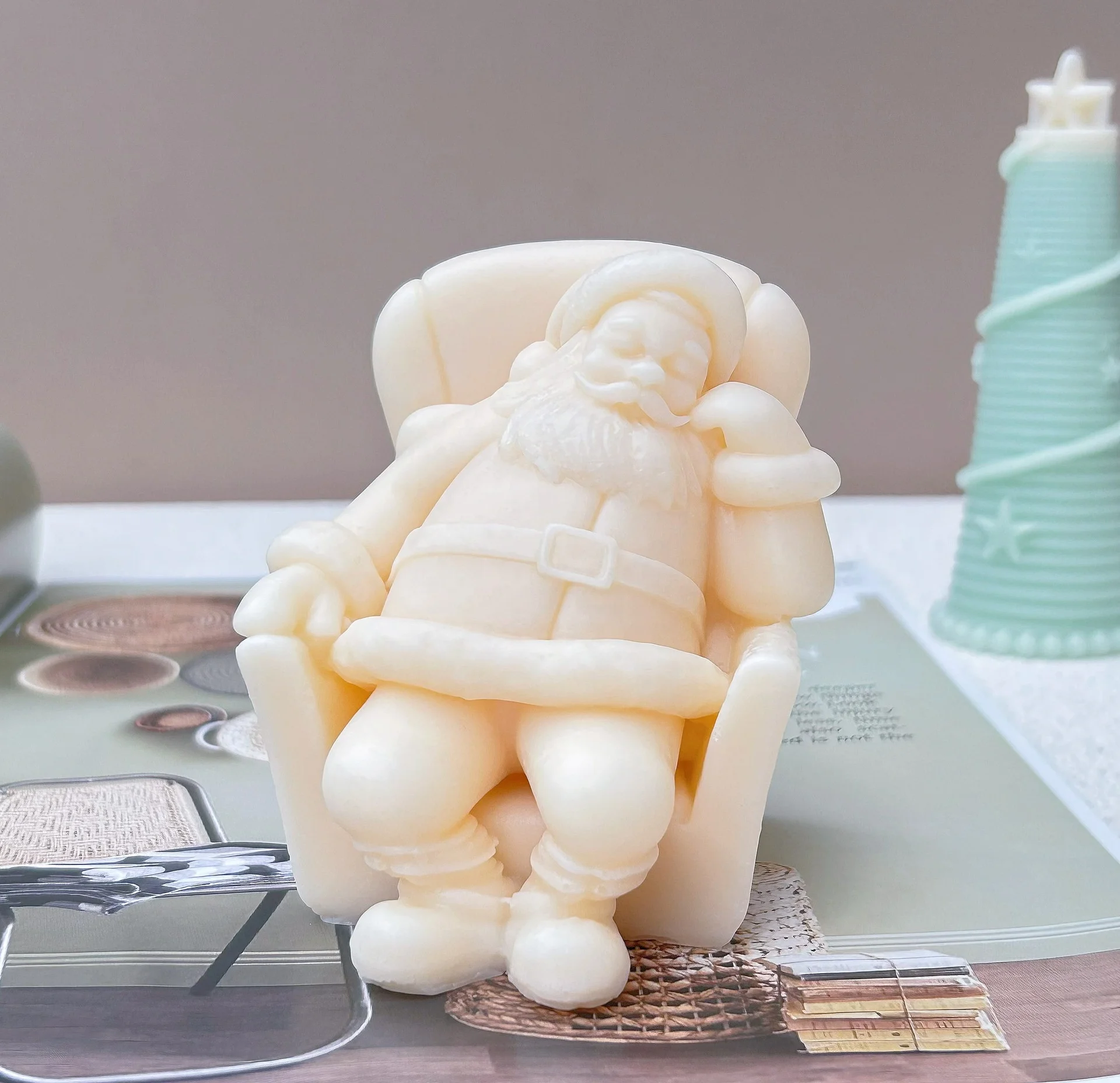 New Styles Christmas Santa Claus Lie Down and Sleep Gift Home Decoration Candle Resin Gypsum Silicone Mold