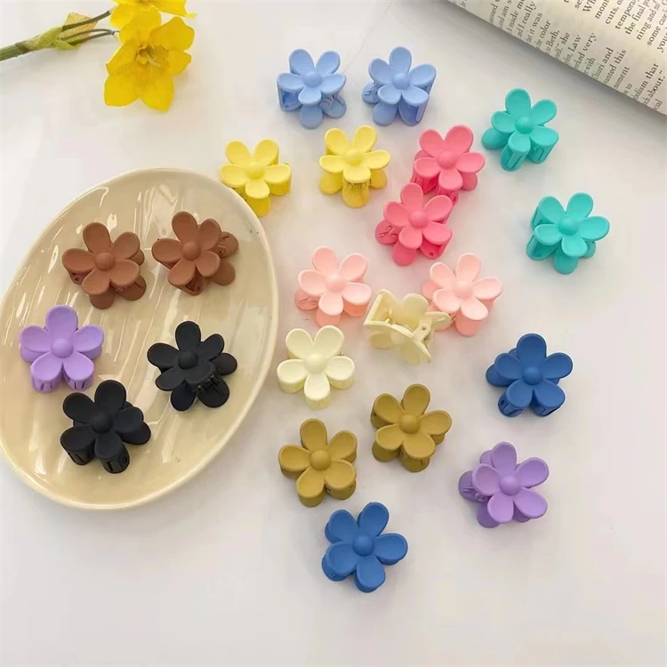 

3.5CM Simple Matte Colors Girly Ponytail Claw Clamps Hair Ornament Sweet Flower Shaped Small Hair Clips For Girls Women