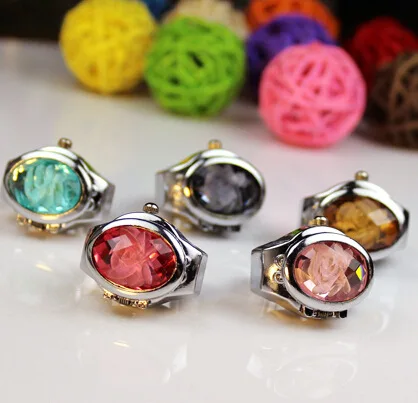 

Creative Women Crystal Mini Finger Ring Watch  Band Quartz Watch Fashion Watch
