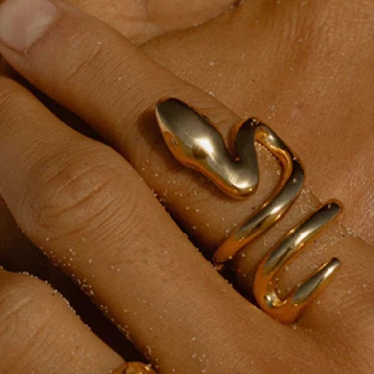 

J&D Designer Unique Rings Stainless Steel 18K Gold Plated Finger Rings Women Snake Twine Open Ring