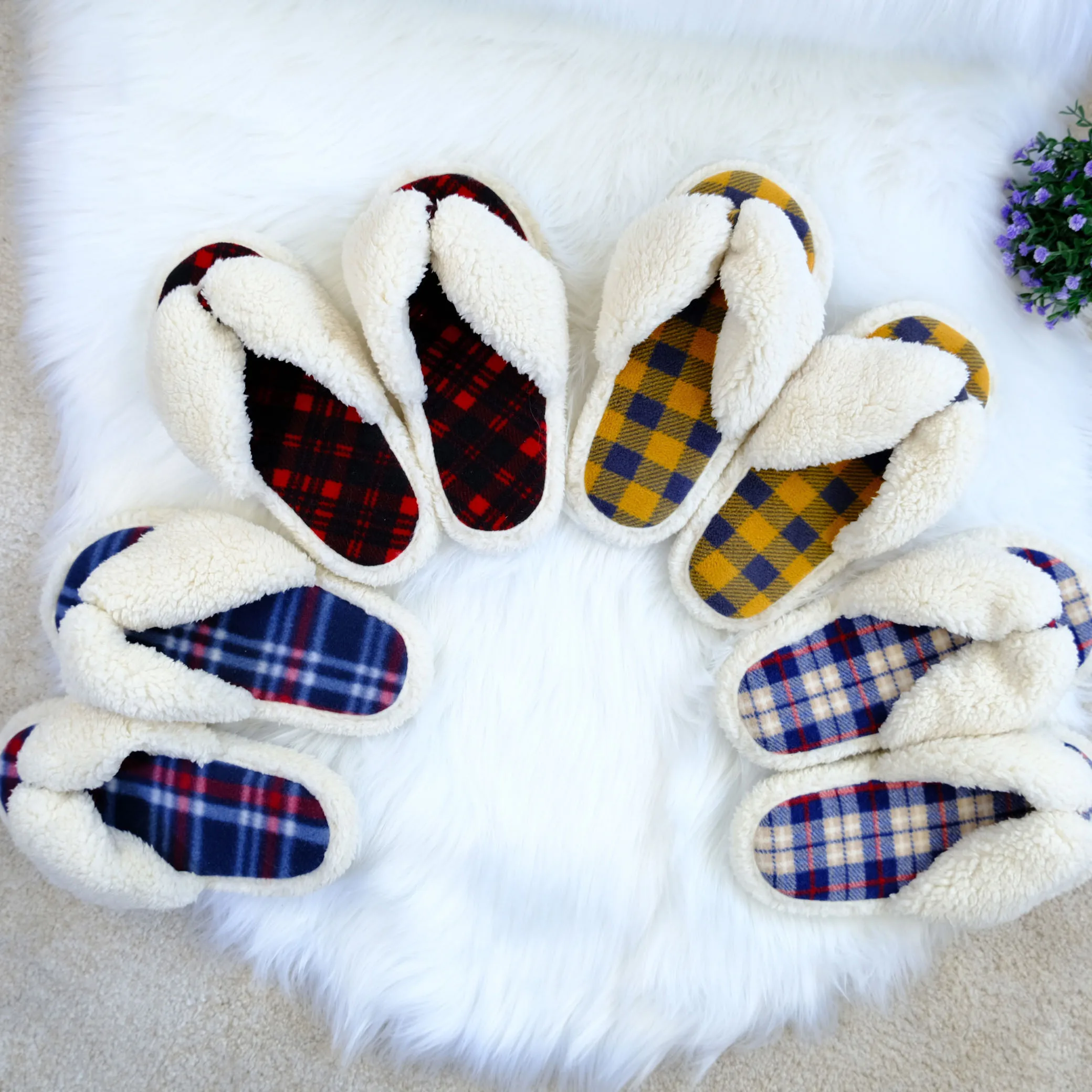 

2021 Manufacturers Wholesale Plush Slippers Customized Fluffy Fuzzy Warm Women Flip Flops