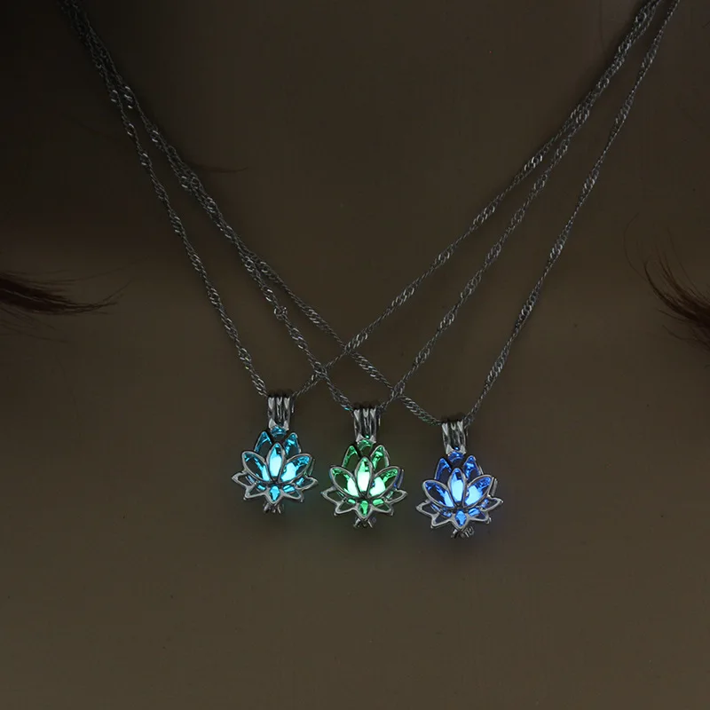 

Fashion Luminous Lotus Jewelry Necklace Glowing Necklace Hollow Lotus Flower Shaped Pendant Necklace for Women