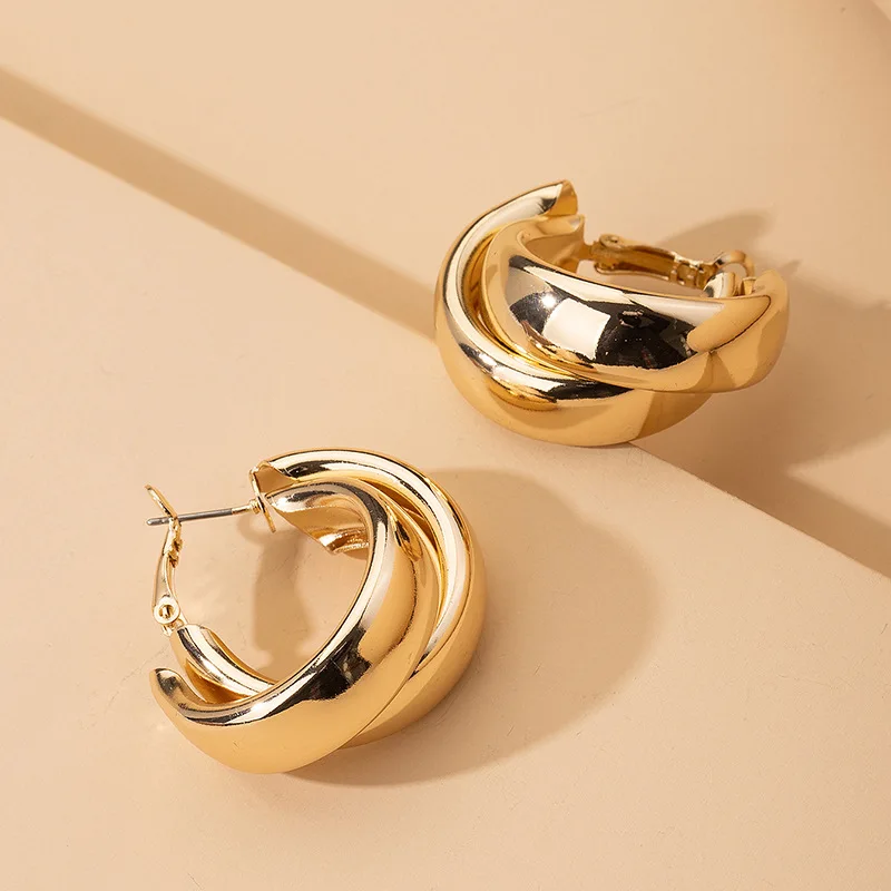 

Double Round Cross Retro Glossy Earrings 2021 Fashion Trend Gold CC Earrings, As shown