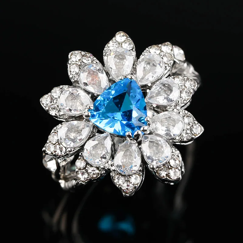 

Exquisite Pear Cut Big Flower Shape Ring Creative Petal Ladies Fashion Zircon Ring, Silver