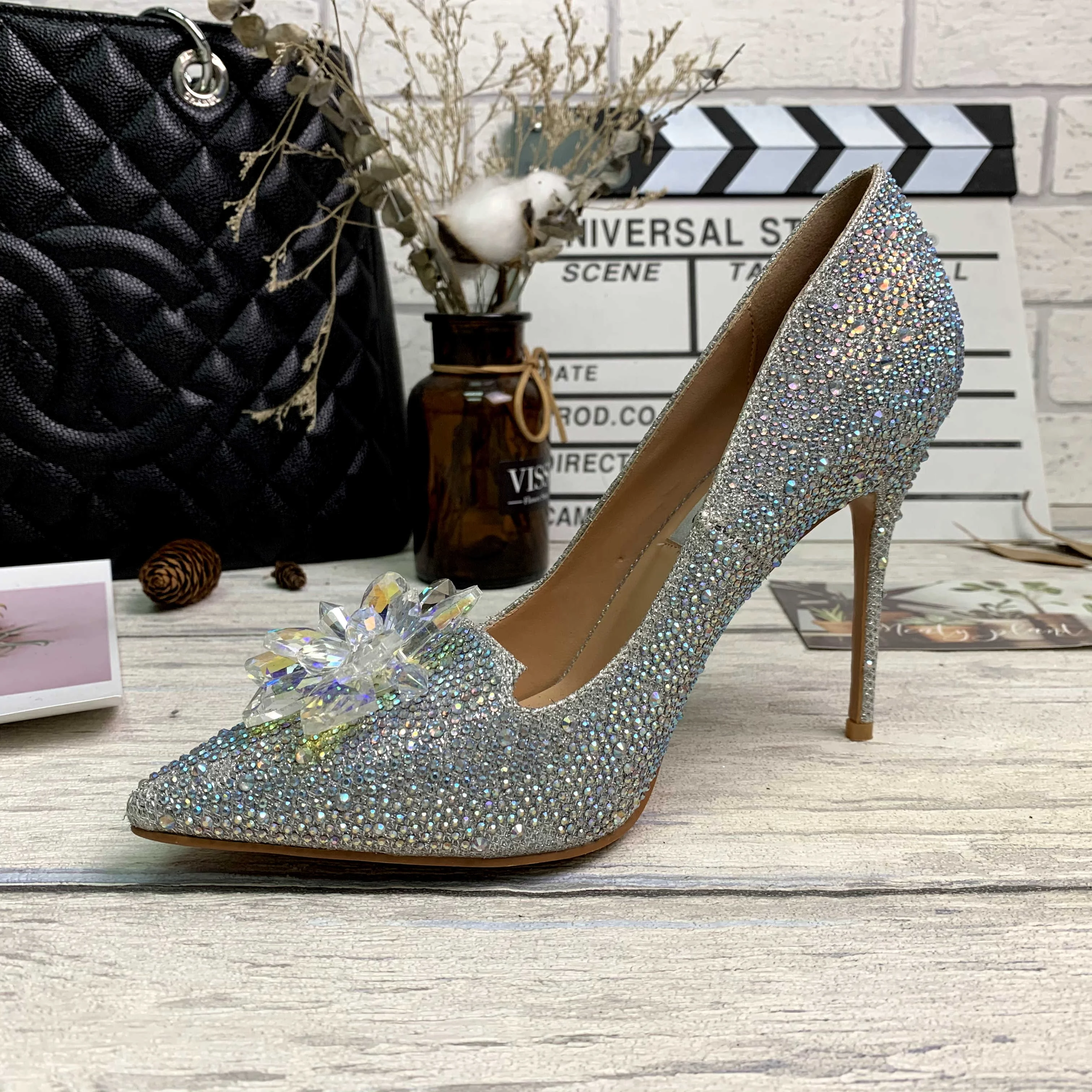 

2021 new full rhinestone high heels toe crystal flower decoration pointed toe stiletto high heel Europe and America wholesale, Silver gold