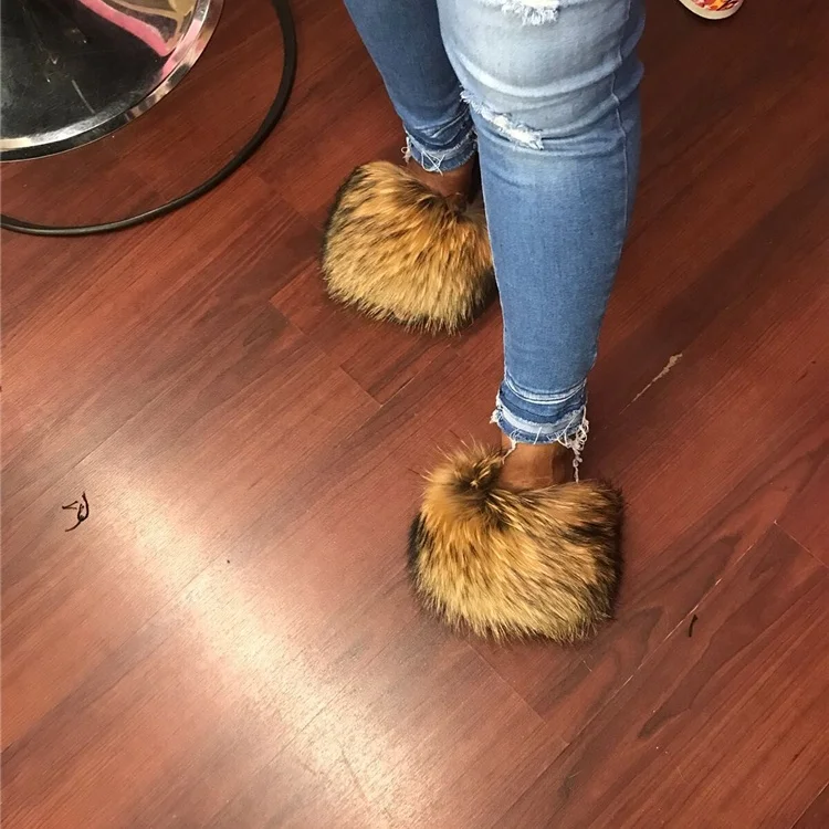 

2021 New Design Raccoon Racoon Slippers Fox Woman Fur Slides Sandals Slider for Fashion Women with Big Fluffy Furry Hair