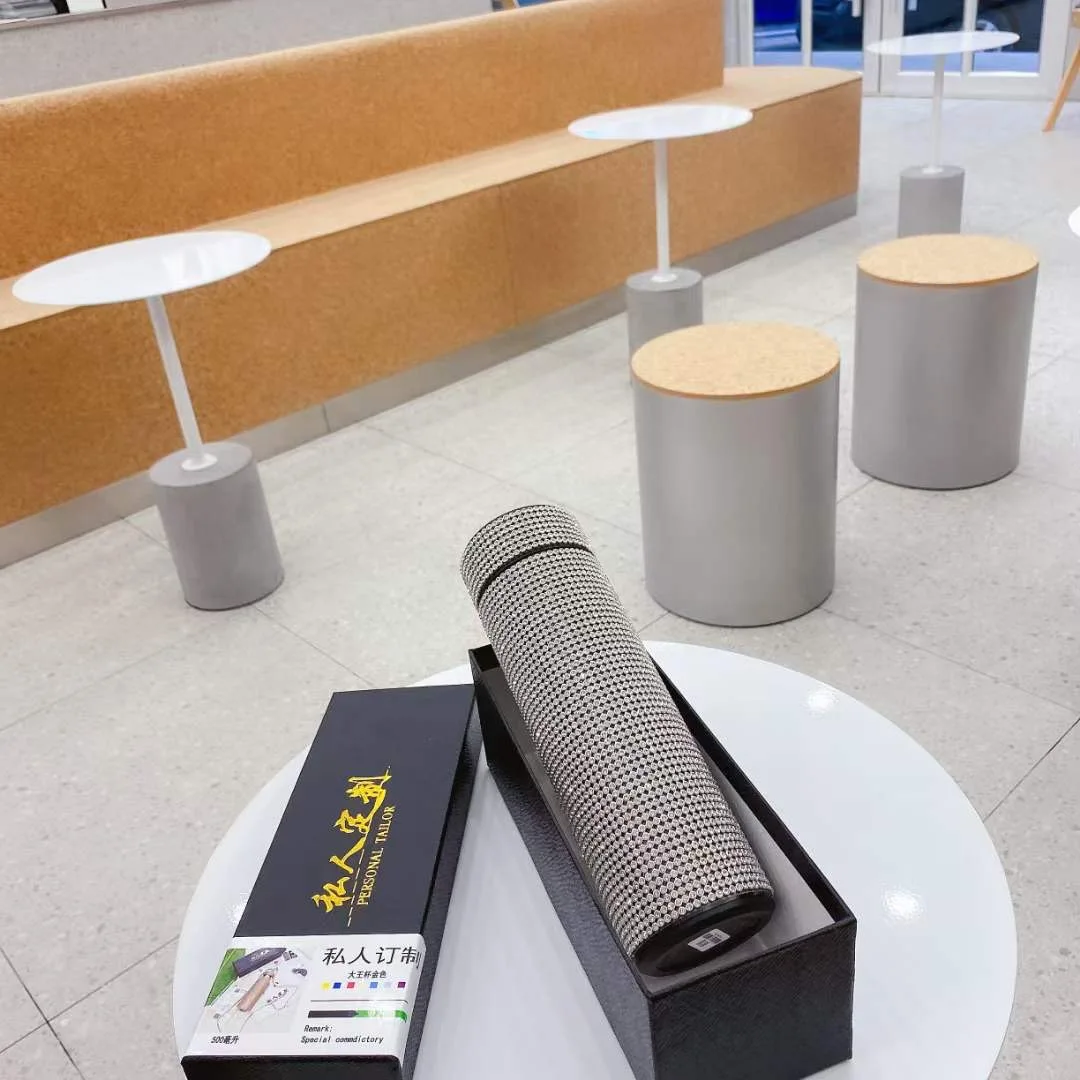 

Amazon Hot Sales Luxury Shining LED Temperature Display Smart Thermos bling Rhinestone Diamond Crystal gift Water Bottle, Customized color