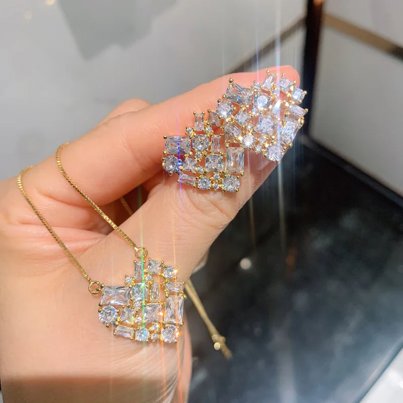 

2021 Hot Selling Luxury Classic Gold Silver Plated Diamond Necklace Simple Exquisite Bling Jewelry Set Ror Party Wedding