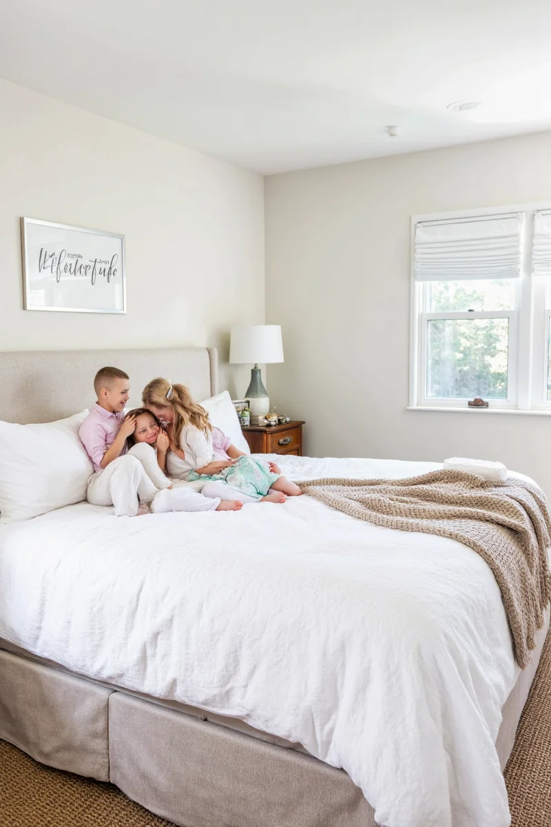 Cotton jersey duvet set in neutral tones.