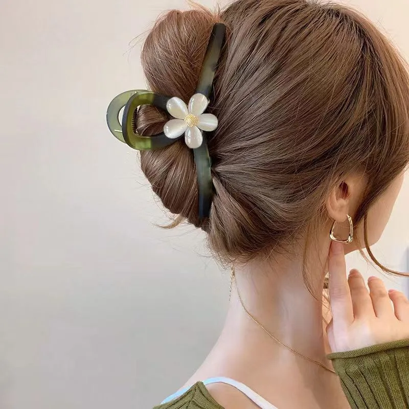 Ins Hot Sale Big Matte Women Flower Hair Clips Plastic Frosted Hollowed Flower Hair Claw Clips