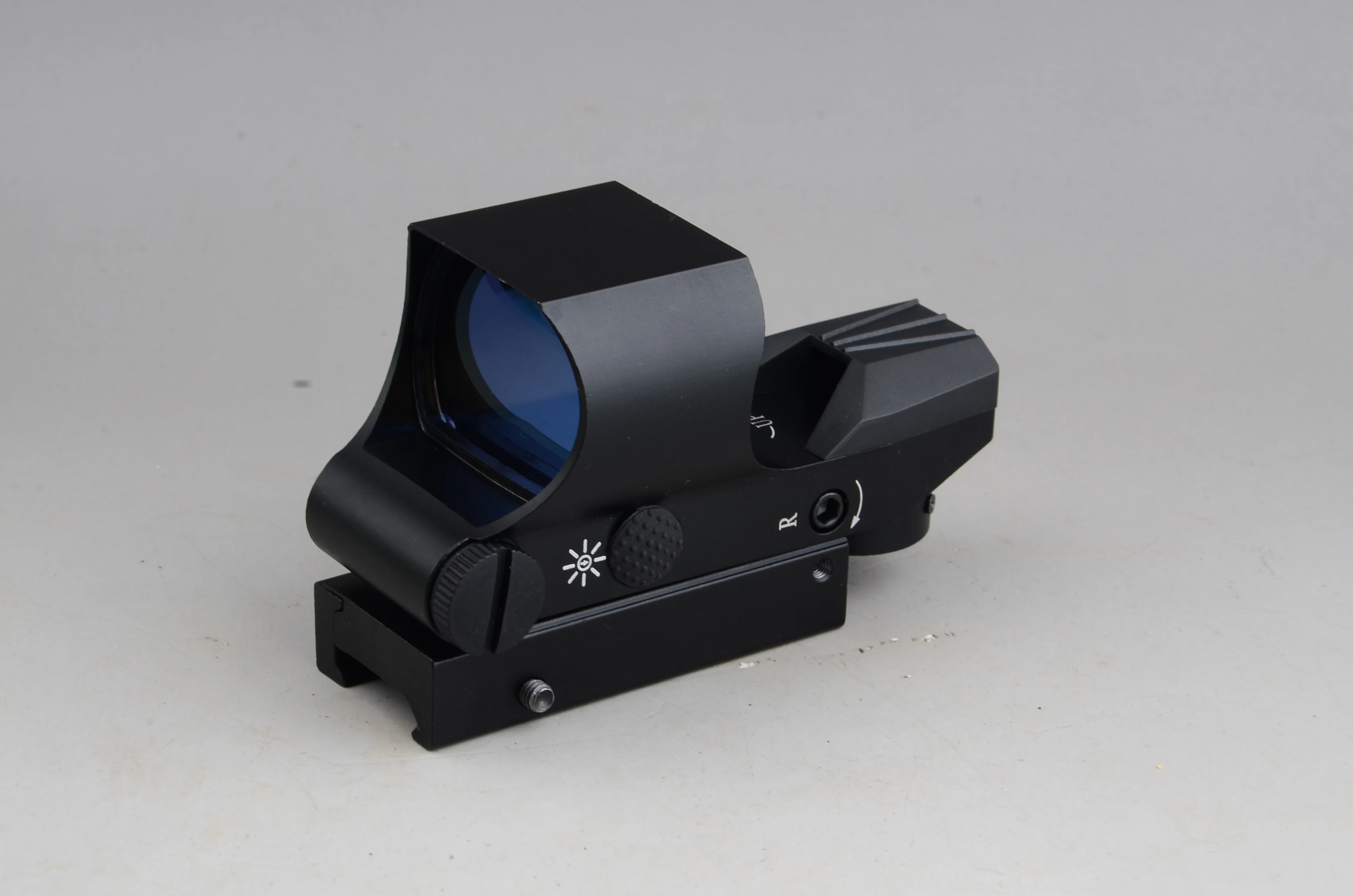 客观直径为30的防水红点瞄准镜,放大倍数为8.8盎司重量的2倍