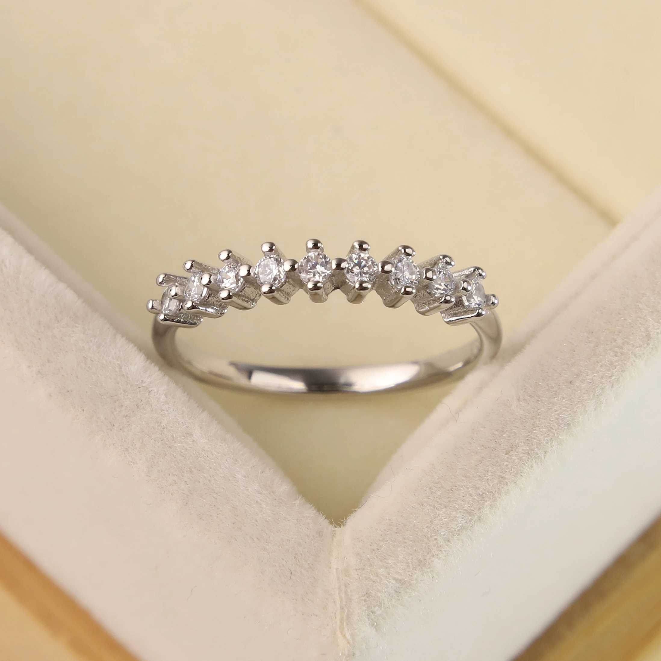 

S925 silver ring Mossan fine row drill small ring female fashion personality wedding ring