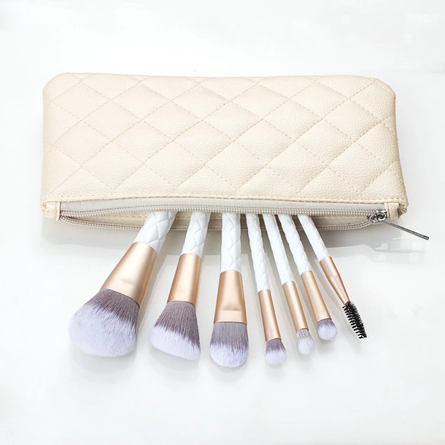 

2021 New Arriving Fashionable 7PCS Classic Black White Makeup Brush Set With Travel Bag Cosmetic Tools Makeup Brush