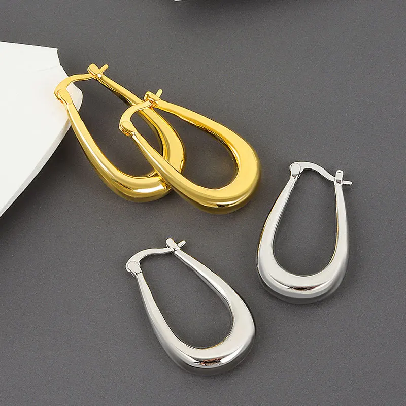 

INS Hot 18k Gold Plated Geometric Oval Clip On Earrings European Hollow Out Round Hoop Earrings For Women