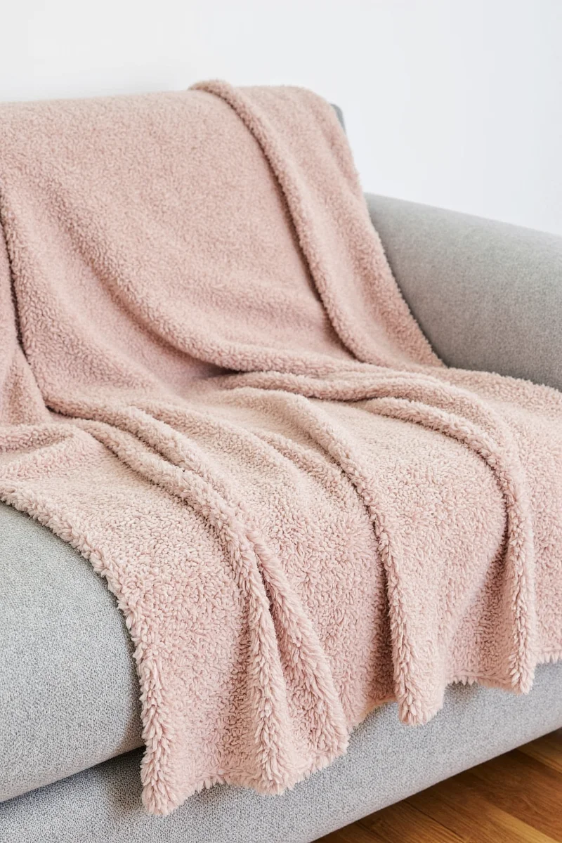 Top 5 family-friendly throws reviewed