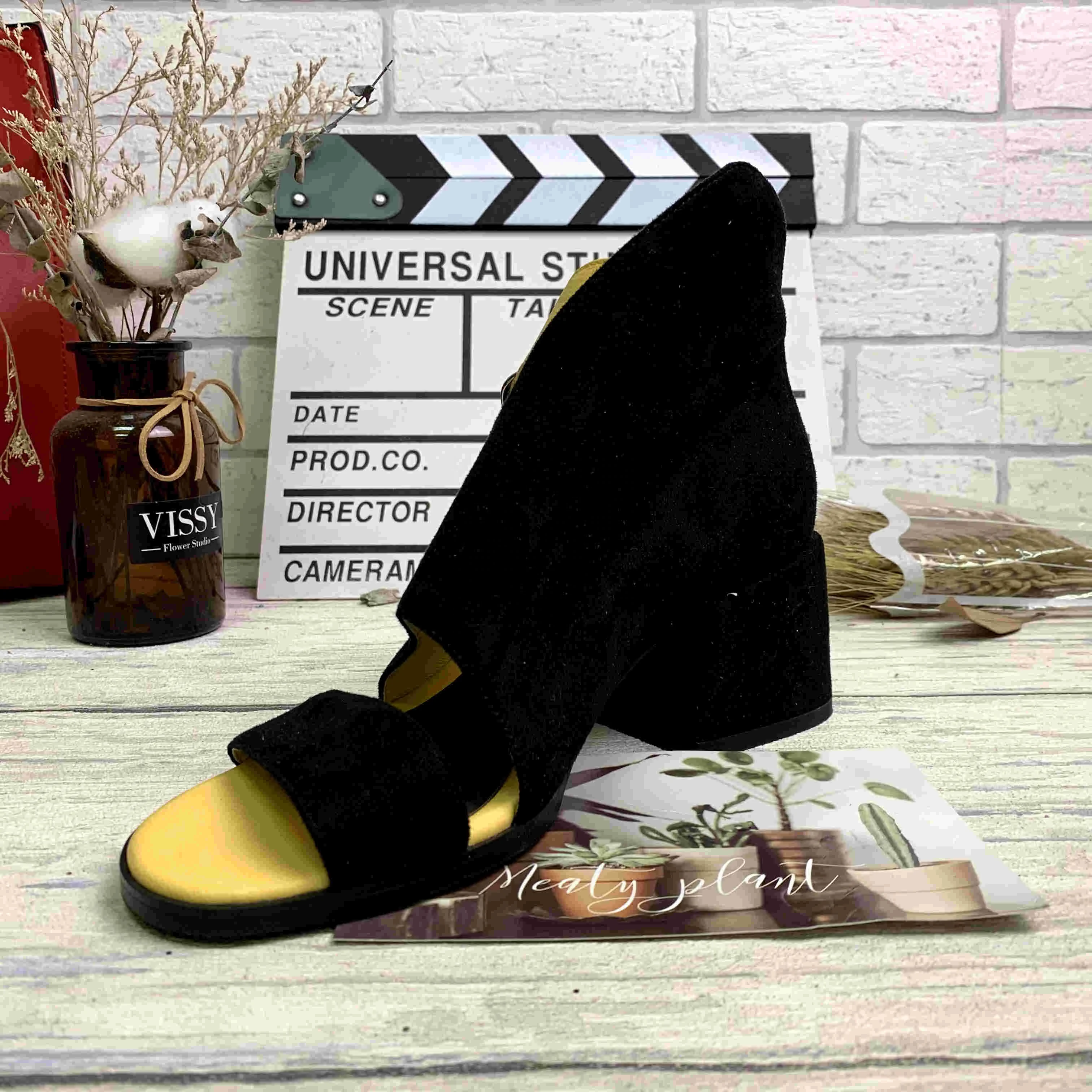 

2021 spring new two-color stitching suede buckle-style thick high-heeled ladies sandals European style wholesale, Black