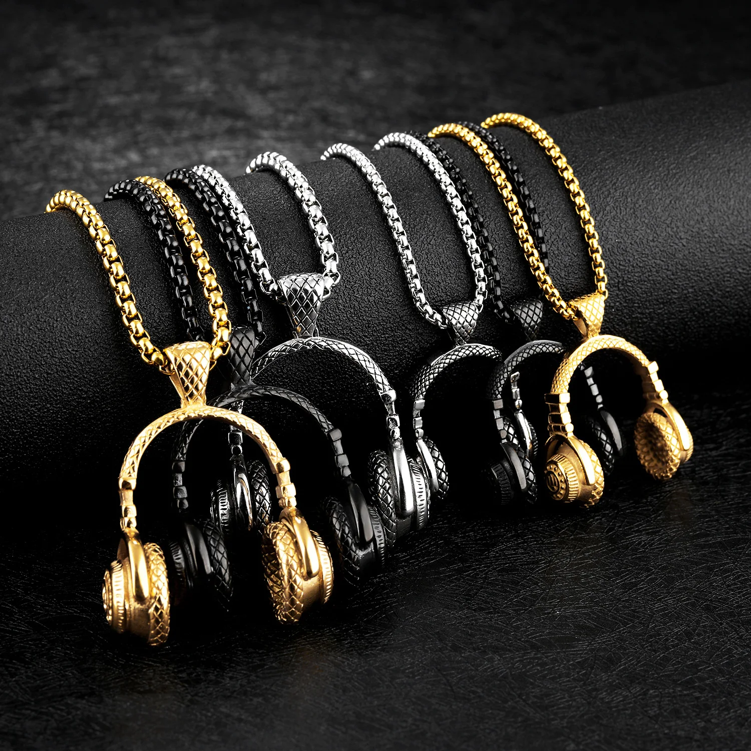 

Wholesale Fashion Music Headset Pendant Stainless Steel Chain Necklaces Street Design For Men