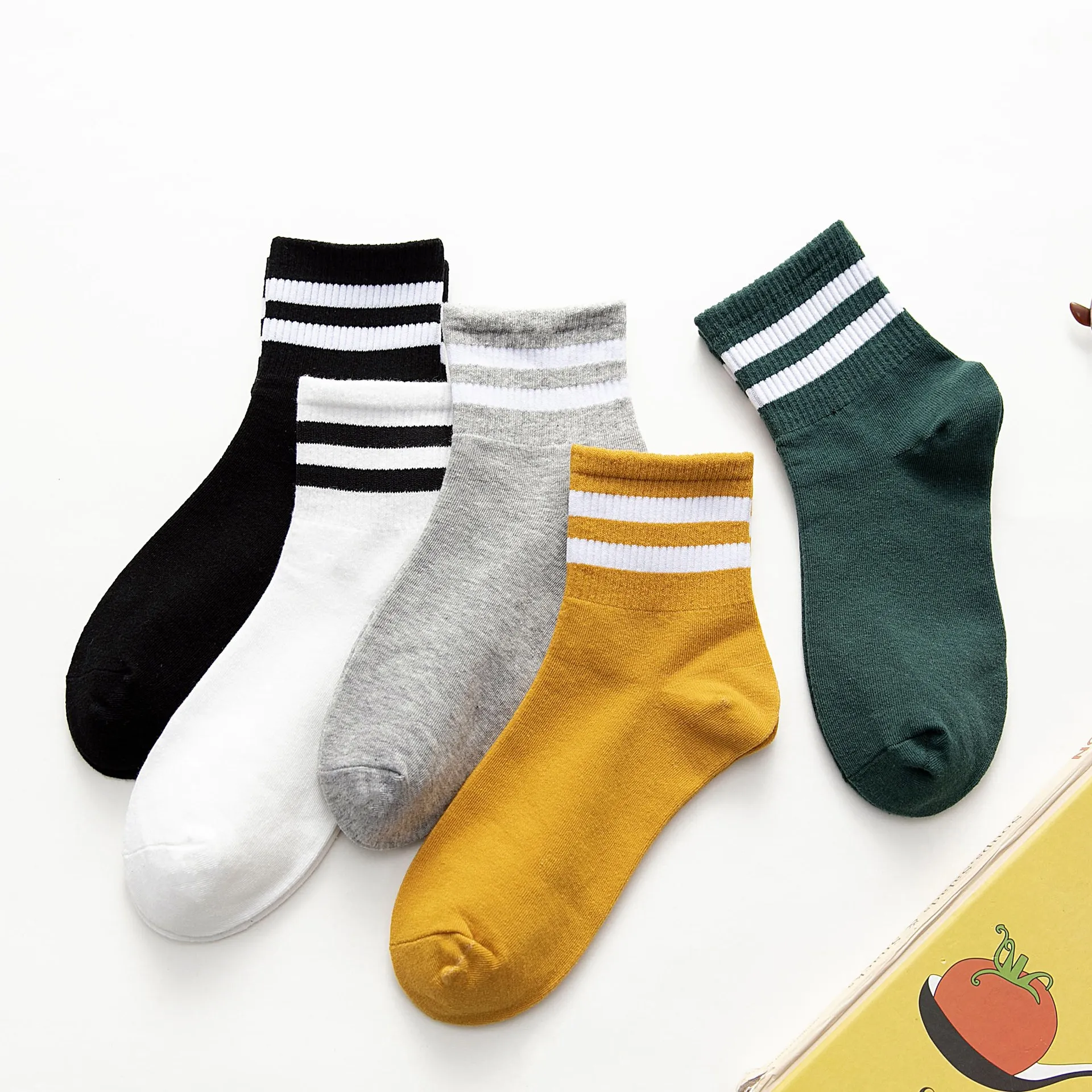 

Lady's cotton College wind plain color trend horizontal stripe socks, Mixed color