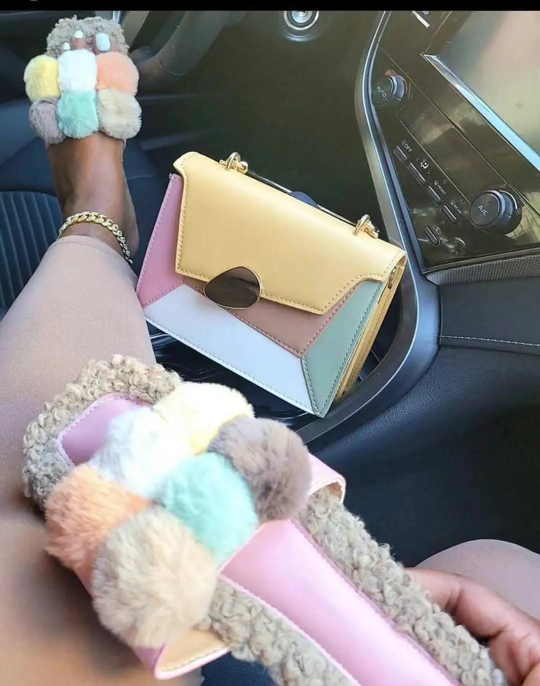 

2021 new trendy pom pom fur slides and matching purse set chic color block evening slipper bag set, 2 color as picture