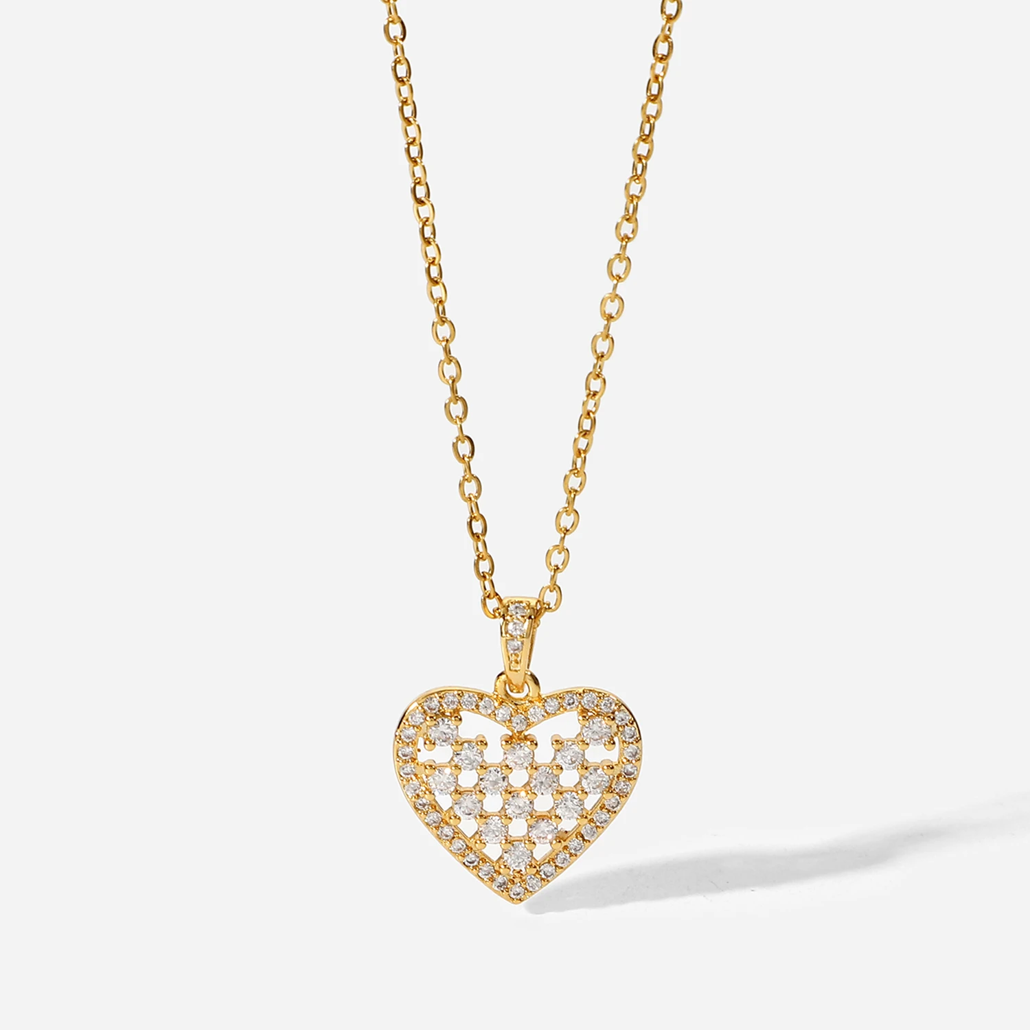 

Non Tarnished 18K Gold Plated Stainless Steel Gift Jewelry Cubic Zircon Heart Pendant Hollow Necklace for women