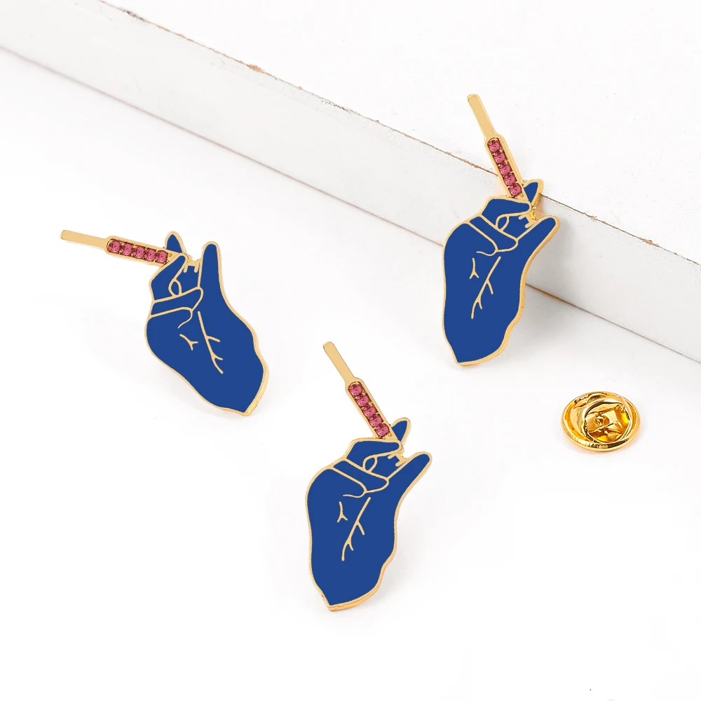 

Syringe Pin Metal Blue Enamel Brooch Medical Pins Punk Jewelry Doctors Nurses Gift Crystal Lapel Pins Badge Jewelry Accessories, As picture show