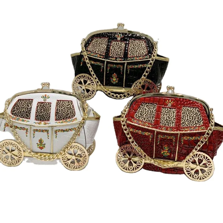

2021 new fashion unique handbags creative embroidered carriage shape bag woman clutch bag, White ,red, black