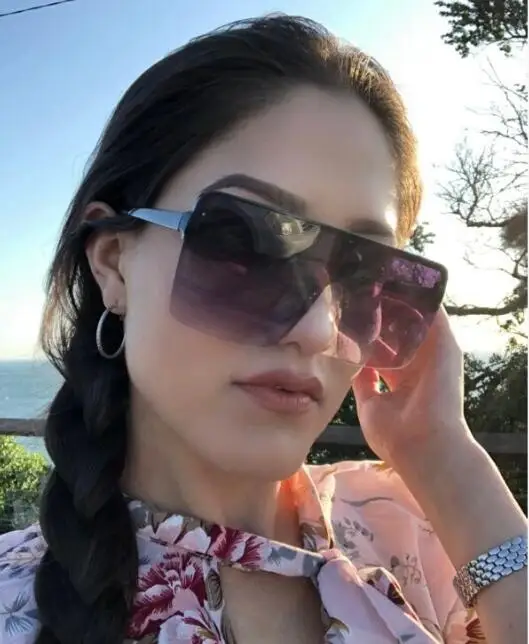 

Hot Selling Trendy Italy Square Women Sunglasses