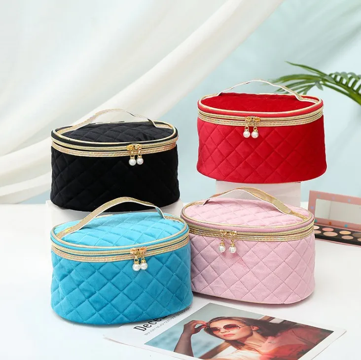 

Stock design golden velvet round hand cosmetic bag travel makeup bags