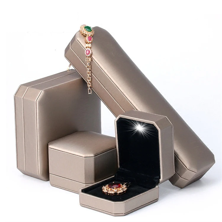 Luxury Product Portable LED Light PU Leather box Jewelry display packing box