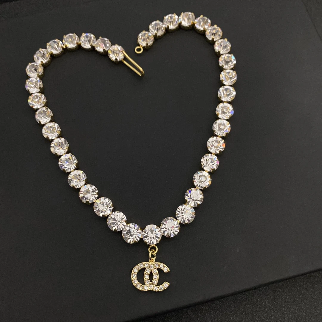 

Hot sale 2021 fashion popular designer high quality channel diamond necklace, Picture shows