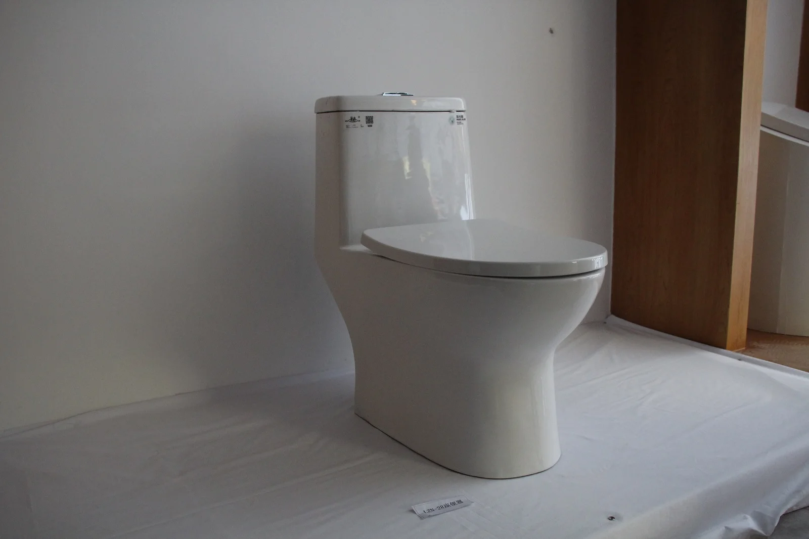 High Quality Ceramic Toilet Bathroom Modern Design One-piece Toilet Wc