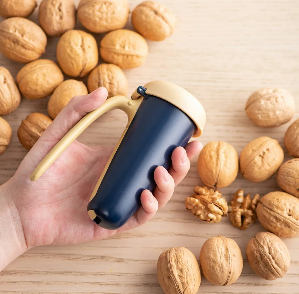 

Durable Using Nut Cracker Walnut Clip Kitchen Tool, Blue