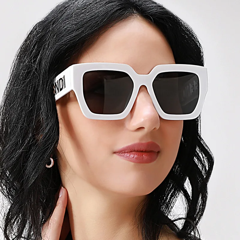 

Wholesale Custom Logo Plastic Shades  Sunglasses Women Men 2021 Sun Glasses Cheap Eyewears Square Sunglasses 2022