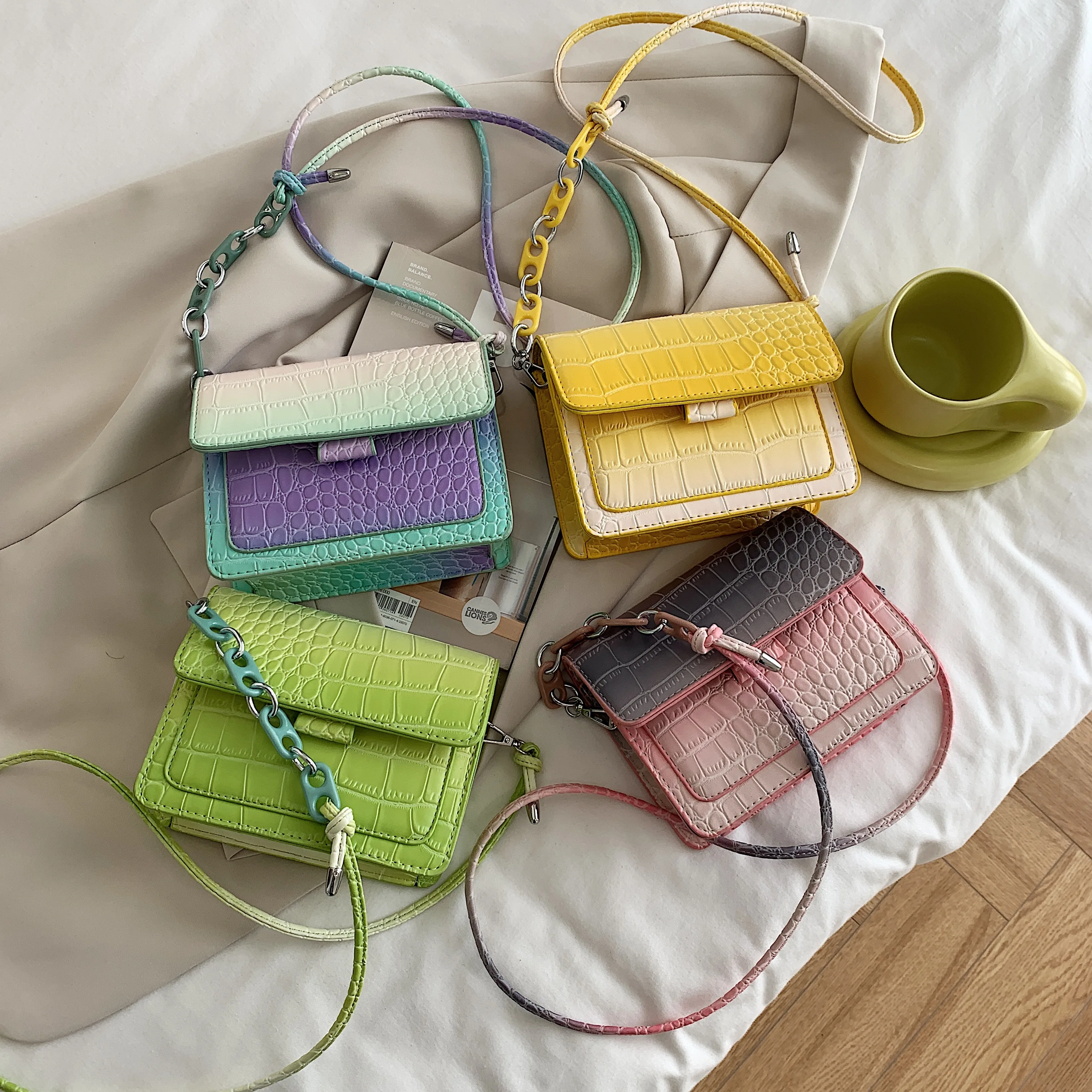 

Classic British style 4colors leather shoulder bag professional customized logo handbag women 's crossbody bag, 4 colors