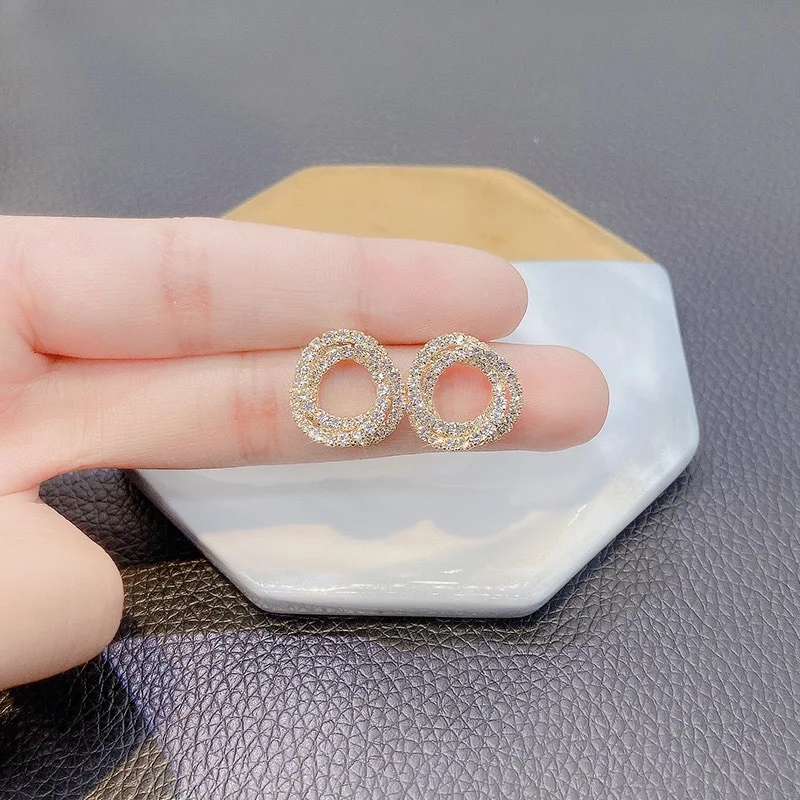 

Ins Hot Sale Exquisite Irregular Crystal Circle Earring Bling Cubic Zirconia Hollow Hoop Stud Earring For Party