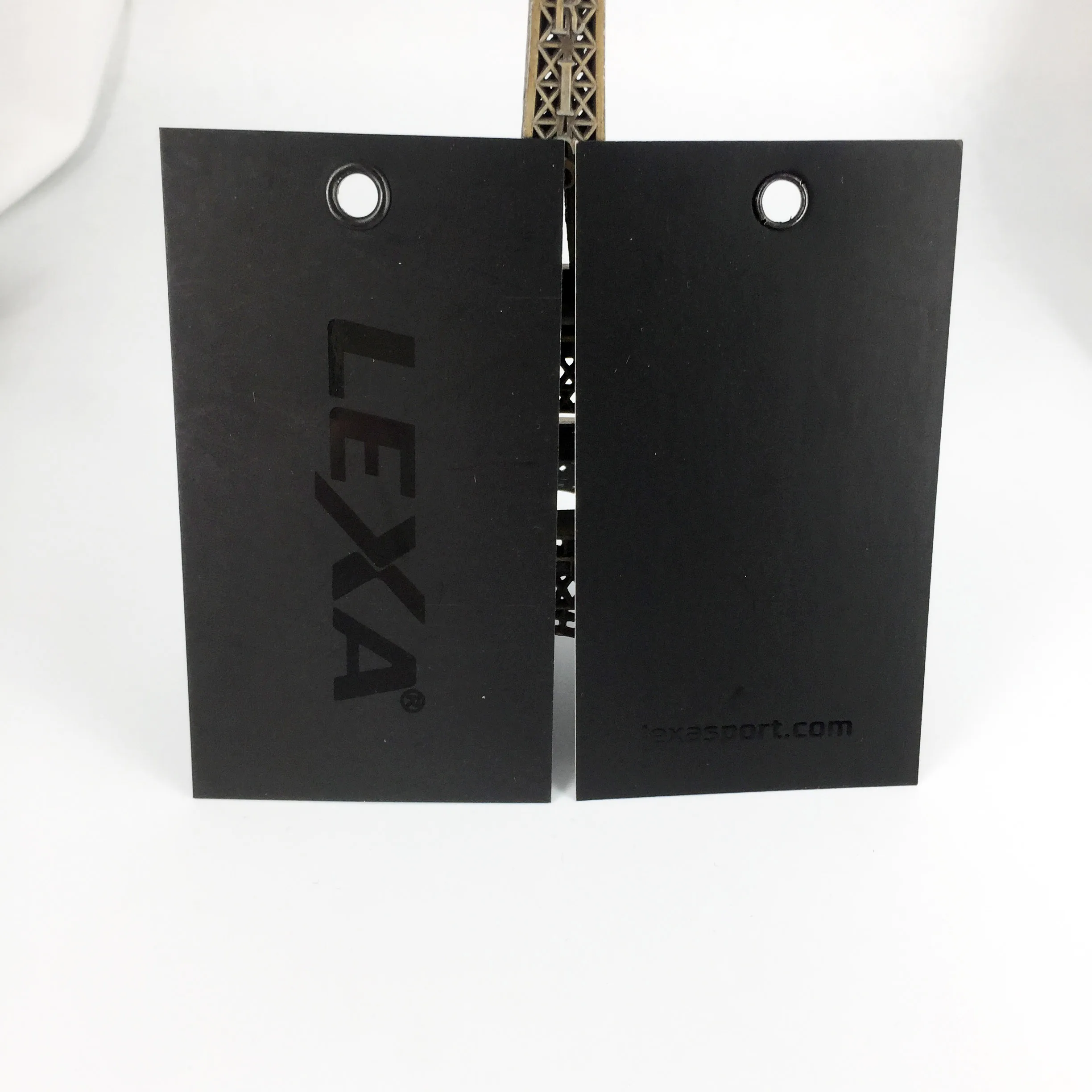 

High Quality printing Paper luxury Customized Thick Paper Tags for Clothes,Eco friendly UV Paper Hangtags, White, black, blue, red or custom color