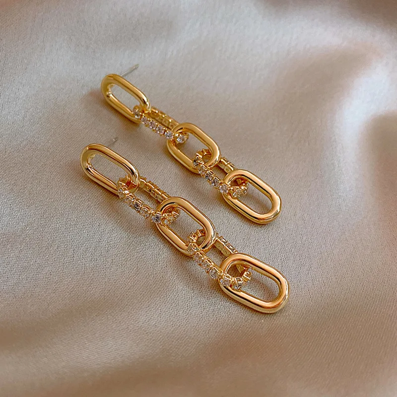 

2021 fashion jewelry trendy crystal huggie chain earring