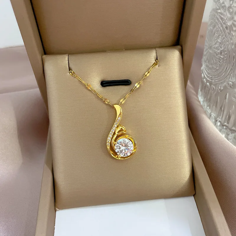 

Fashion Luxury Zircon Pendant Necklace Stainless Steel Chain Necklace Fine Jeweley 18K Gold Plated Necklace (KNK5348), Same as the picture