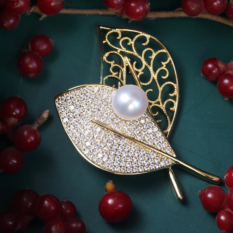 
high-end retro palace style female simple crystal zircon Futaba Pearl Brooch 