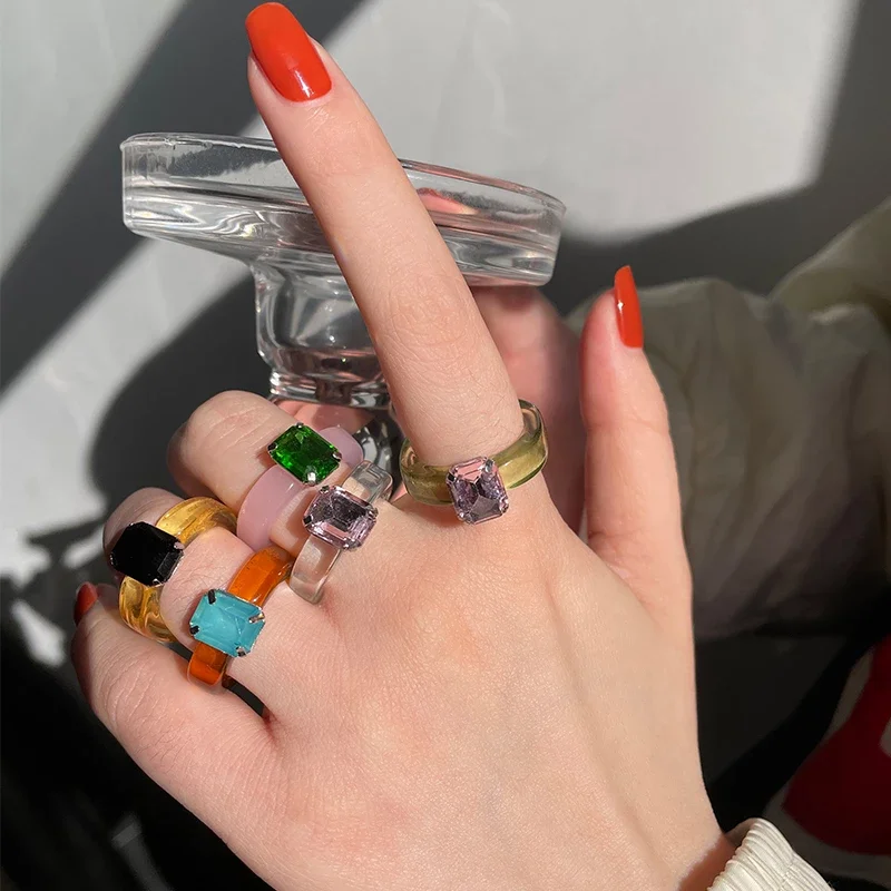 

2021 New Cute Multi-color Transparent Resin Acrylic Rhinestone Geometric Square Round Rings For Girl Jewelry Travel Gifts, 5 colors