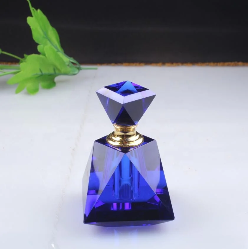 

Wholesale 3ml Elegant Diamond Shape Blue Color Crystal Perfume Bottle For Lady's Accessories Gift