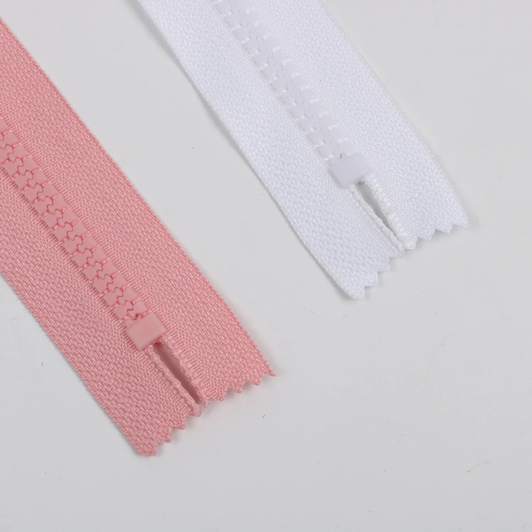 

Customized Certificate Oeko-tex Standard 100 Long Chain Normal Style Molded Plastic Zipper, Pantone color
